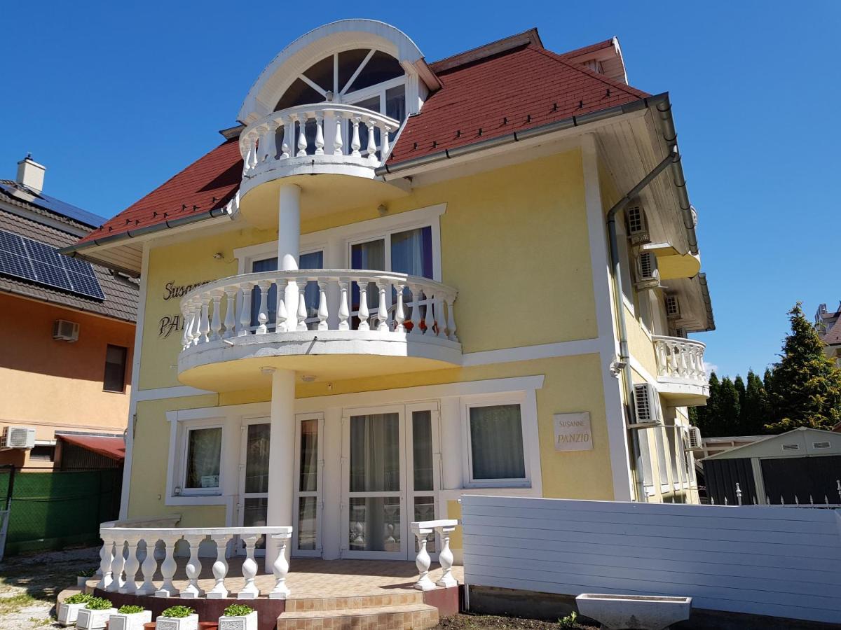 Crystal Es Susanne Panzio Bed & Breakfast Siofok Exterior photo
