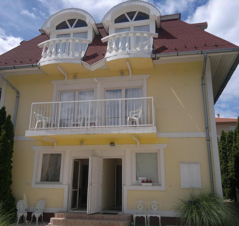 Crystal Es Susanne Panzio Bed & Breakfast Siofok Room photo