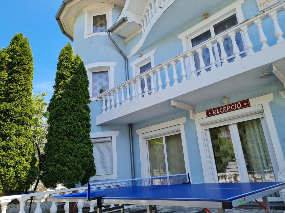 Crystal Es Susanne Panzio Bed & Breakfast Siofok Exterior photo