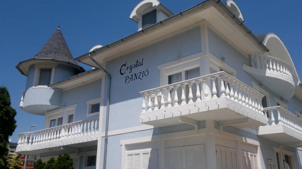 Crystal Es Susanne Panzio Bed & Breakfast Siofok Exterior photo