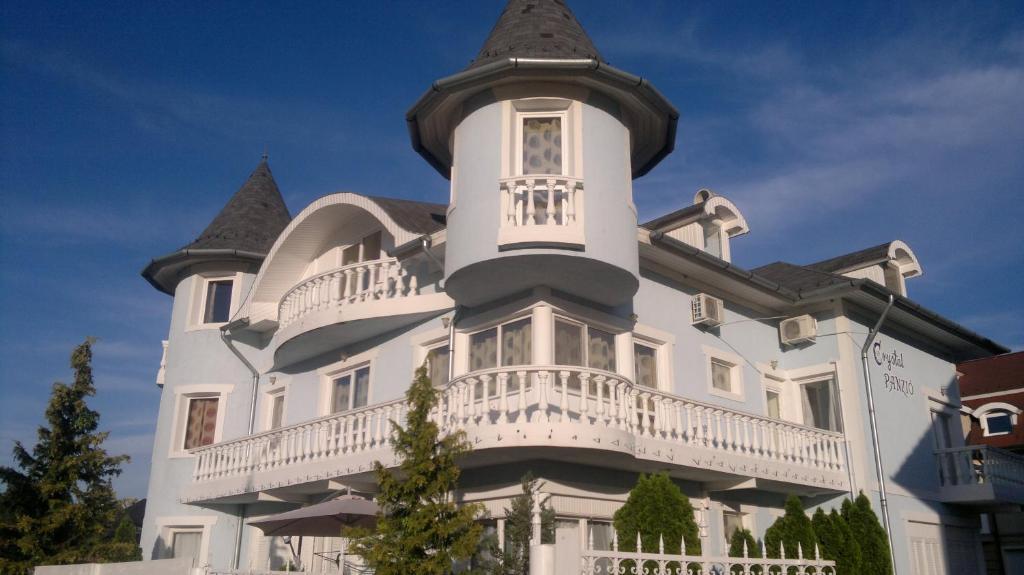 Crystal Es Susanne Panzio Bed & Breakfast Siofok Exterior photo